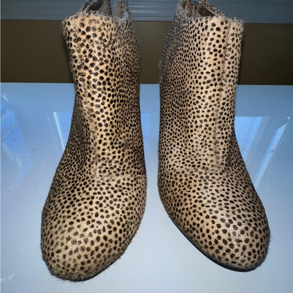 Reaction by Keneth Cole stiletto leopard print booties. - Picture 5 of 5